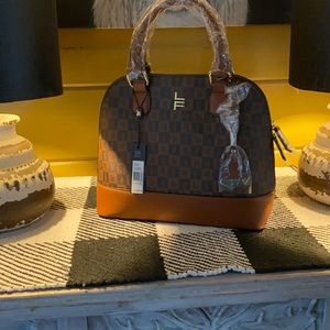 Authentic Brand NWT LONDON FOG